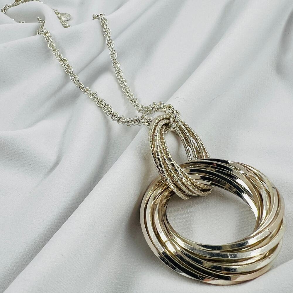 Liz Claiborne Silver Tone Interlocking Circle Pendant Necklace Modernist Kinetic